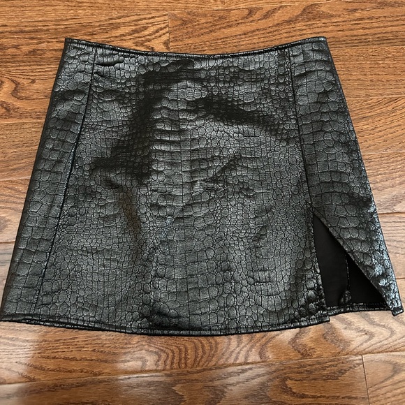 Princess Polly Dresses & Skirts - Motel black snake skin skirt